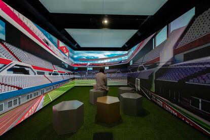 Camisetas originales de Diego Armando Maradona, Johan Cruyff, Cristiano Ronaldo, Leo Messi o Iker Casillas son algunos de los objetos que forman parte de ­Legends, el museo inaugurado en Madrid formado por reliquias que repasan la historia del fútbol durante más de un siglo. Un total de 600 piezas serán exhibidas en estos 4200 metros cuadrados, en los que los visitantes podrán disfrutar también de experiencias inmersivas y tecnológicas.