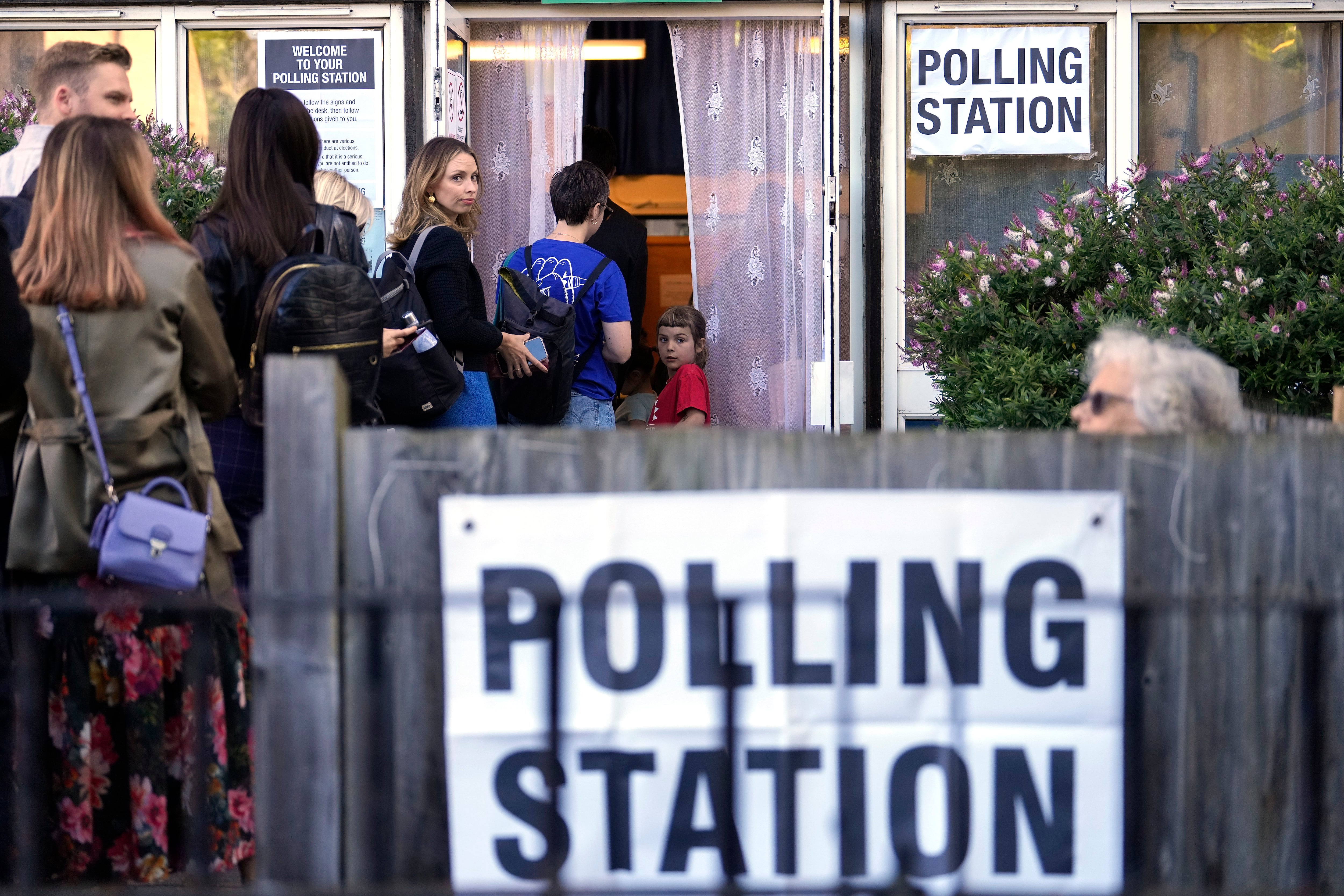 People queue at a polling station in London, Thursday, July 4, 2024. Voters in the U.K. are casting their ballots in a national election to choose the 650 lawmakers who will sit in Parliament for the next five years. Outgoing Prime Minister Rishi Sunak surprised his own party on May 22 when he called the election. (AP Photo/Vadim Ghirda)
