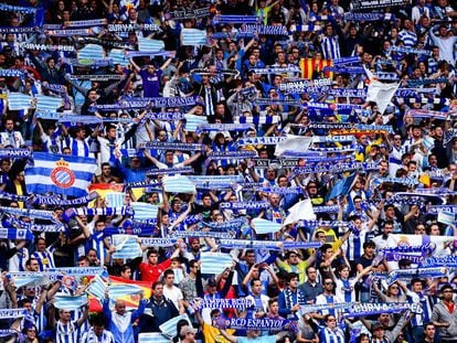 L'afició de l'Espanyol a Cornellà-el Prat.