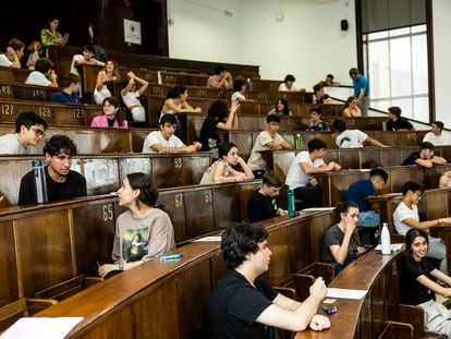 Examen de la EVAU en la facultad de Farmacia, este lunes en la Universidad Complutense de Madrid.