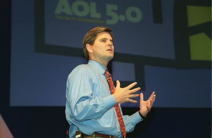 Steve Case fue presidente ejecutivo de America Online. Cuando en los 90 internet era solo un grupo de webs que se veía crecer lentamente a diario, AOL era el rey. La caída de las "puntocom" marcó su fin.