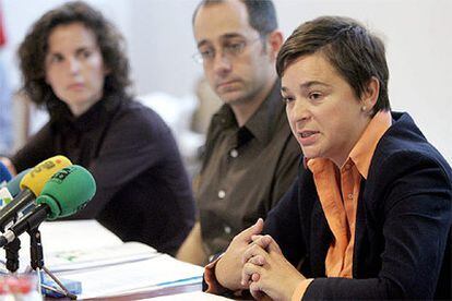 La directora de Sensibilización de Unicef España, Amalia Navarro, junto al responsable de Derechos de la Infancia, Gabriel González-Bueno, durante la presentación del informe.