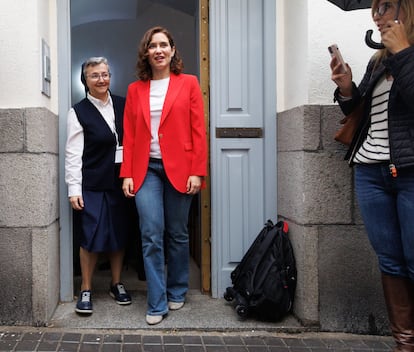 Ayuso votando este domingo para las elecciones municipales y autonómicas de 2023.