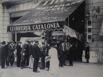 La Llibreria Catalònia, a la seva primera seu, a plaça de Catalunya, 17.