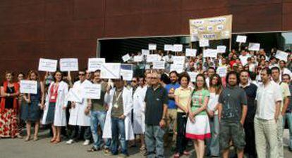 Protesta en el Instituto de Biomecánica de Valencia este martes.