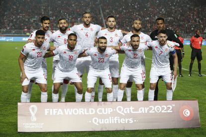 El equipo de Túnez posa antes de un partido.