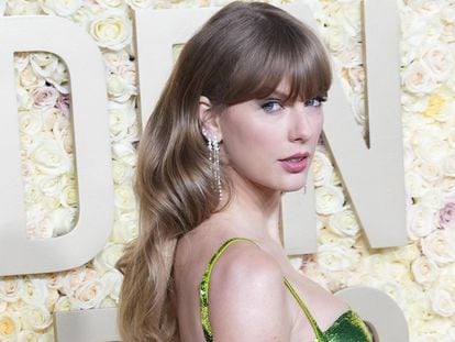 La cantante Taylor Swift a su llegada a la ceremonia de los Globos de Oro, este enero.