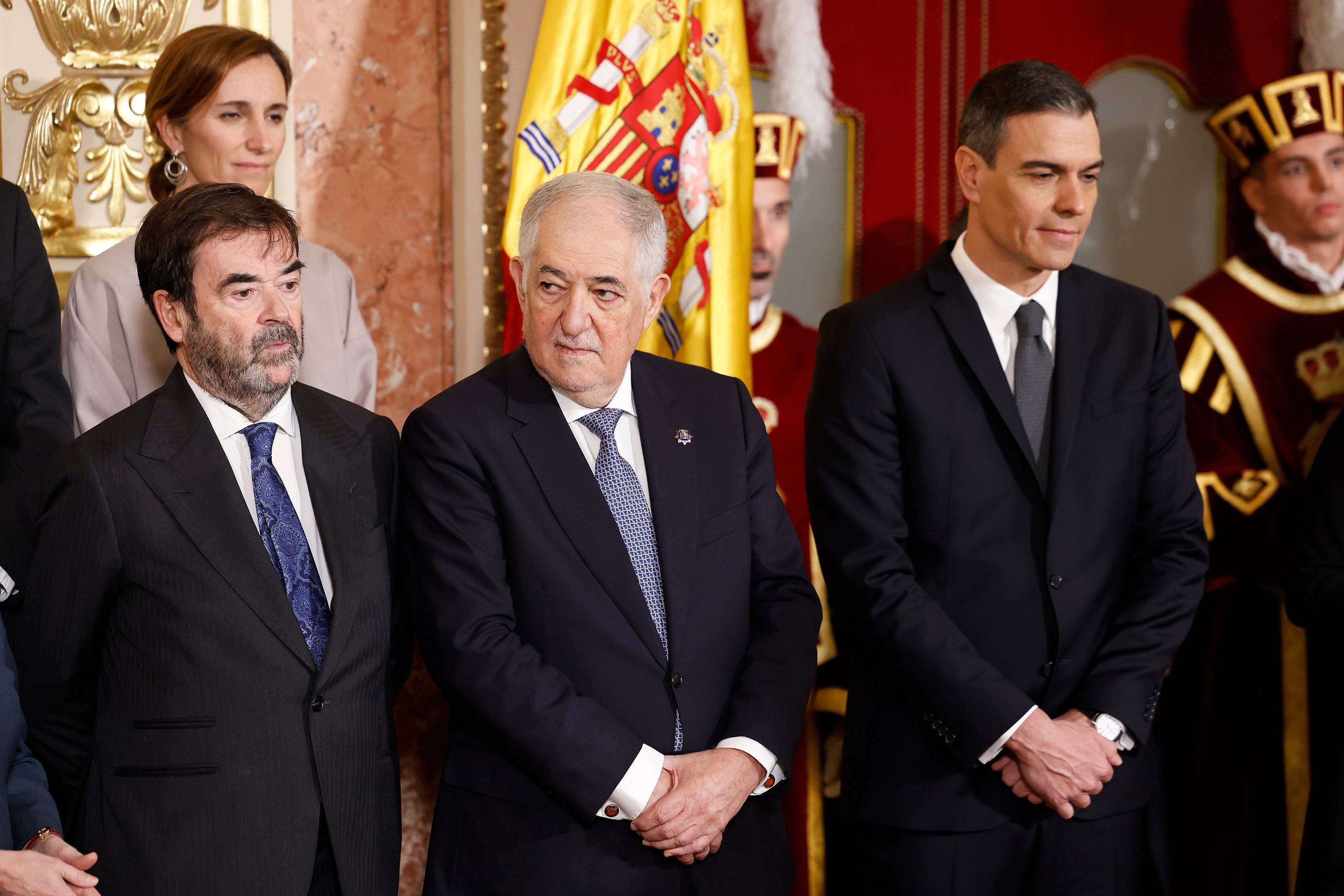Desde la izquierda, Vicente Guilarte, Cándido Conde-Pumpido y Pedro Sánchez, en el acto.