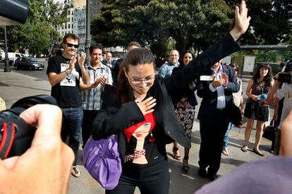 La diputada de Compromís Mònica Oltra, a su llegada al TSJ valenciano para declarar por supuesta desobediencia a la autoridad en los incidentes en El Cabanyal.
