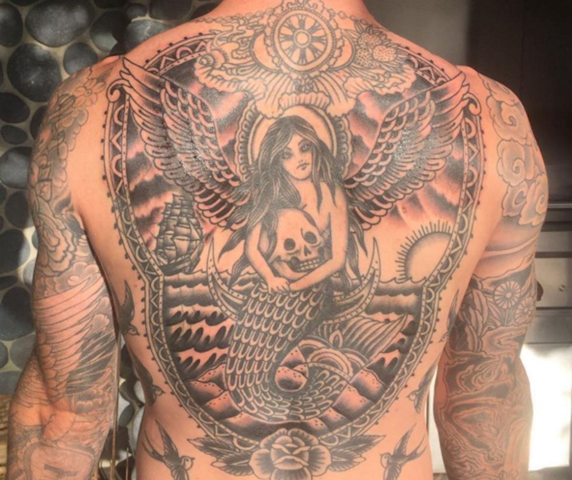 Adam Levine Esta Estrella Del Pop Ha Pasado Seis Meses Haciendose Un Tatuaje Icon El Pais