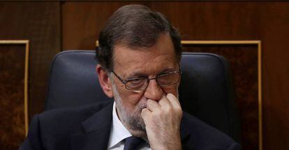 El presidente del Gobierno, Mariano Rajoy, en su escaño del Congreso.