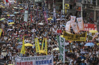 Decenas de miles de manifestantes se sumaron a la tradicional marcha del 1 de julio.