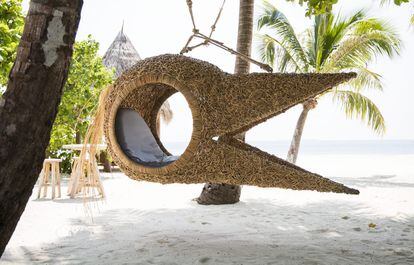 Silla diseñada por el arquitecto sudafricano Porky Hefer. Se trata de un homenaje a la garza, el pájaro nacional de las Maldivas.