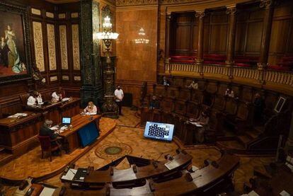 El ple de l'Ajuntament de Barcelona de setembre, amb regidors connectats telemàticament.