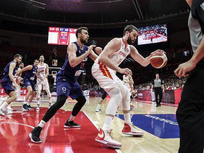 España juega contra Serbia en la segunda ronda del Mundial de China de baloncesto 2019.