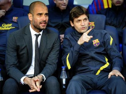 Pep Guardiola, sentado junto a Tito Vilanova en el banquillo del Camp Nou.