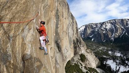 Seb Berthe en el Dawn Wall, en el largo clave (9 a).