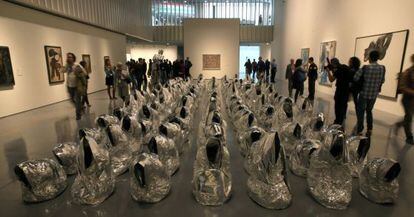 'Ghost' (Fantasma), de 2007, instalación del artista francés Kader Attia, en la sala principal del nuevo Centre Pompidou Málaga.