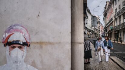 Varias personas en el centro de Lisboa, donde la variante delta ha sido responsable de la última ola de contagios.