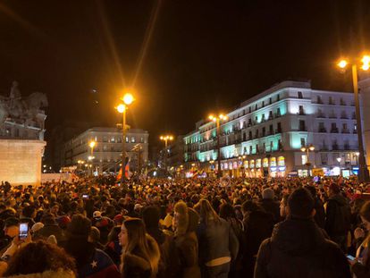 Miles de opositores a Maduro y simpatizantes de Venezuela concentrados este miércoles en la Puerta del Sol de Madrid.