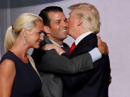 Vanessa Trump con su marido y su suegro