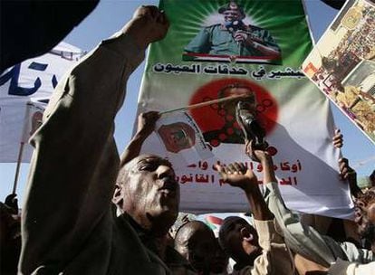 Manifestación en Jartum en apoyo de Omar al Bashir.