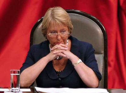 Michelle Bachelet escucha un discurso durante su visita al Congreso mexicano la pasada semana.