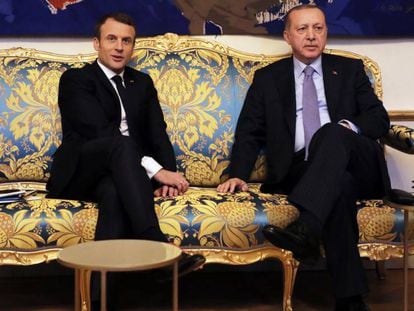 El presidente francés, Emmanuel Macron, y su homólogo turco, Recep Tayyip Erdogan, en una reunión este viernes en el palacio del Eliseo de Paris.
