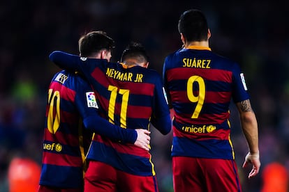 Eljugador, junto a Messi y Luis Suárez en 2016. Los tres formaron la célebre MSN, delantera que llevó al FC Barcelona a ganar su quinta Champions.