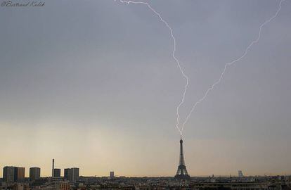 Imagen de la Torre Eiffel tomada este martes.