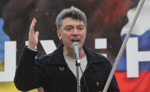 El opositor Boris Nemtsov en un mitin en Moscú contra la intervención rusa en Ucrania y Crimea, en marzo de 2014.