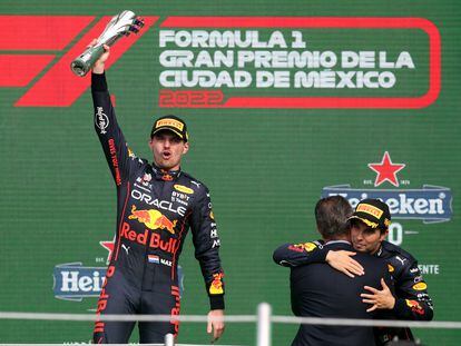 Max Verstappen celebra la victoria en el Gran Premio de México, en el circuito Hermanos Rodríguez este domingo.
