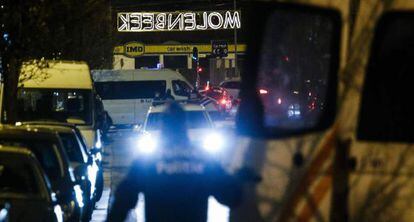 Redada policial en Molenbeek (Bruselas) el 30 de diciembre de 2015. 