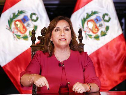 Dina Boluarte, presidenta de Perú, durante su mensaje televisado de este domingo.
