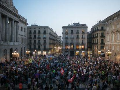 La CUP ha convocado concentraciones ante los Ayuntamientos catalanes para defender la votación del 1 de octubre