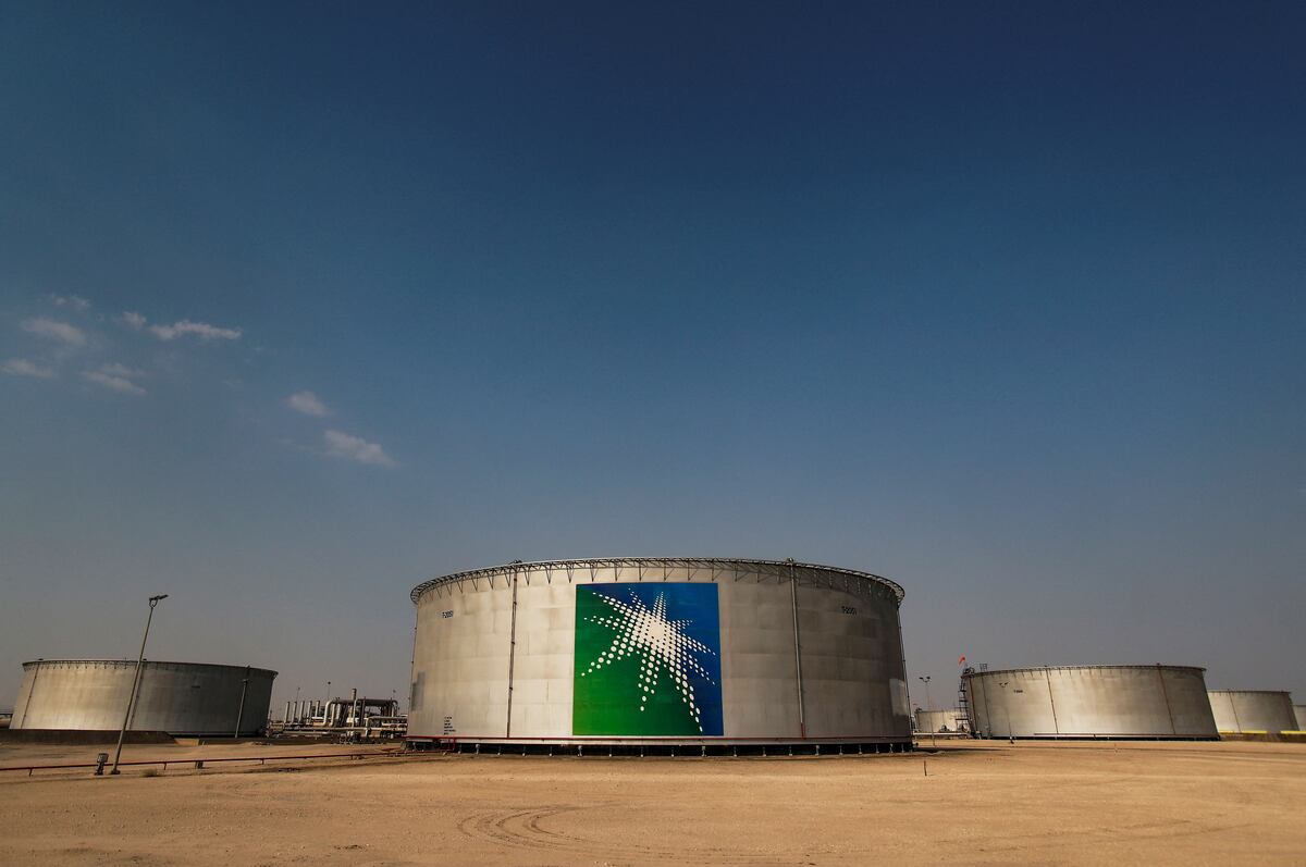 Arabia Saudí extenderá a septiembre su recorte unilateral de producción de petróleo | Economía