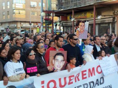 Una manifestación convocada en Melilla por la muerte de dos jóvenes a manos de la marina marroquí.