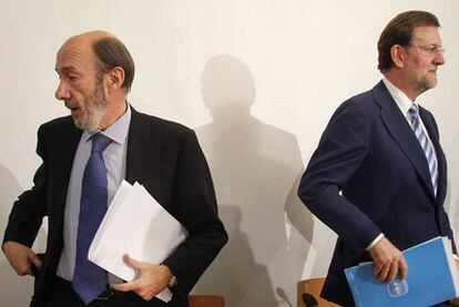 Rubalcaba y Rajoy, en la XXV Semana de la Educación, en 2010.