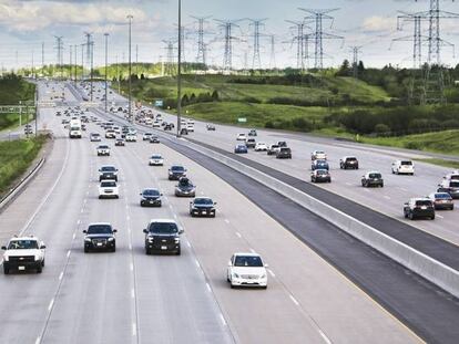 Tramo de la autopista 407 en el entorno de Toronto, Canadá.