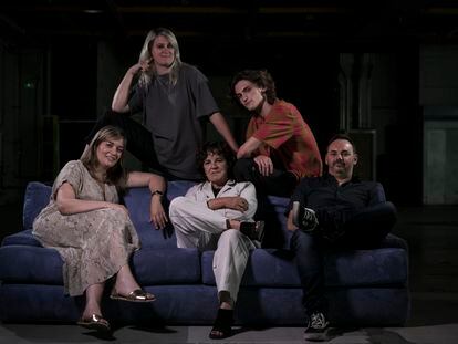 Desde la izquierda, los participantes en el reportaje Ana María Ibañez, Rocío Saiz, Paloma Rey, Lucas Jiménez y Óscar Díez.