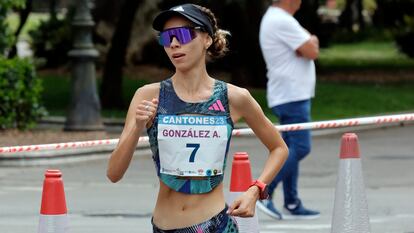 La mexicana Alegna González durante el Gran Premio Internacional de Marcha Cantones, celebrado en A Coruña, España.