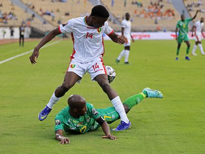 Ilaix Moriba en el partido de Zimbabue contra Guinea de la Copa de África.