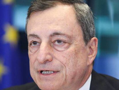 El presidente del Banco Central Europeo (BCE), Mario Draghi, durante su comparecencia trimestral ante la comisi&oacute;n de Econom&iacute;a de la Euroc&aacute;mara en Bruselas