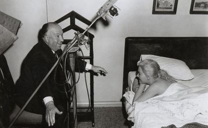 Alfred Hitchcock y Kim Novak, en el rodaje de 'Vértigo'.
