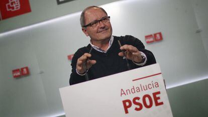 El secretario de Organizaci&oacute;n del PSOE andaluz, Juan Cornejo, este lunes en la sede socialista.