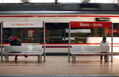 Andén de la Línea C- 5 en la estación de Atocha, Madrid