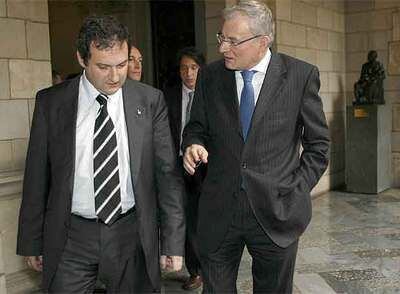 El alcalde de Barcelona, Jordi Hereu (izquierda), charla con el presidente de AENA, Manuel Azuaga.