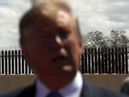 El presidente de Estados Unidos visita un punto de la frontera de California donde se ha renovado parte de la valla y lo presenta como su  muro 
