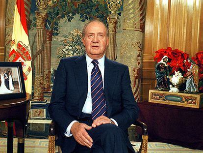 El Rey, durante la grabación de su mensaje de Navidad.