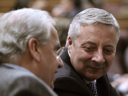 Jose Blanco con Alfonso Guerra en el Congreso.